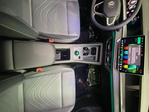 New 2026 Volkswagen Tiguan SE image 10