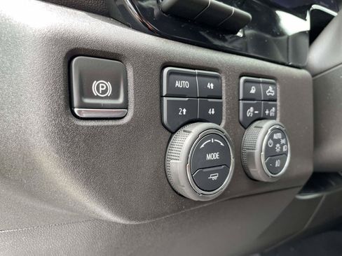 Used 2025 Chevrolet Silverado 1500 High Country w/ Technology Package AWD/4WD image 18