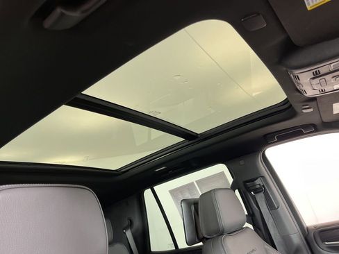 Used 2021 GMC Yukon Denali w/ Denali Premium Package image 4