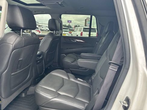 Used 2016 Cadillac Escalade Luxury AWD/4WD image 17