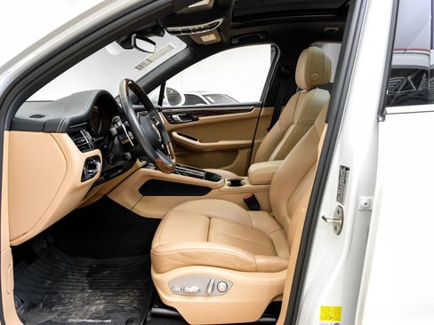 Used 2024 Porsche Macan image 4