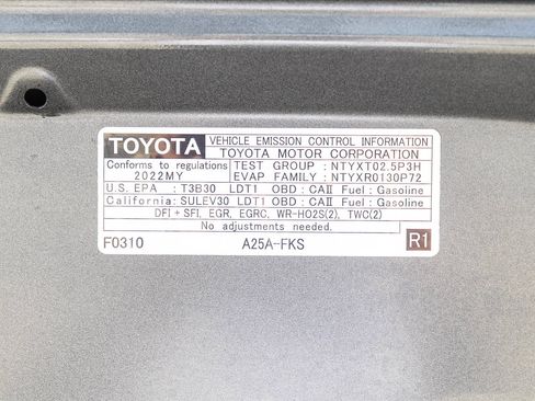 Used 2022 Toyota RAV4 XLE Premium FWD image 29