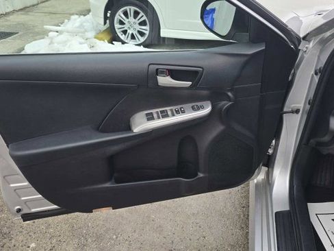 Used 2013 Toyota Camry SE FWD image 15