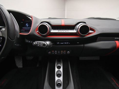 Used 2018 Ferrari 812 Superfast RWD image 50