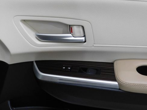 Used 2021 Toyota Sienna XLE image 90