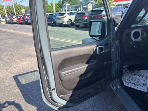 Used 2024 Jeep Wrangler Sport image 17