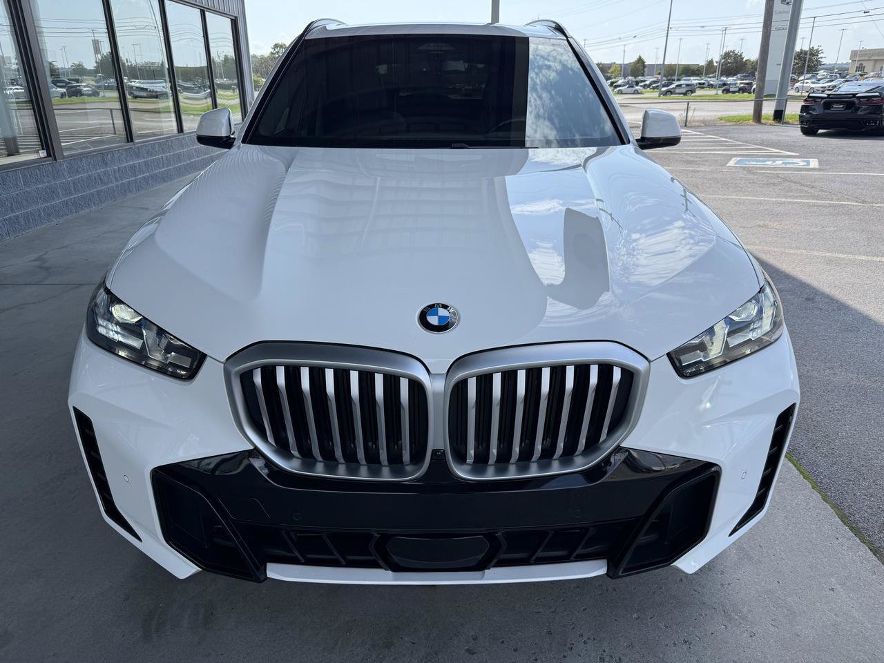 Used 2024 BMW X5 xDrive40i w/ M Sport Package AWD/4WD image 2