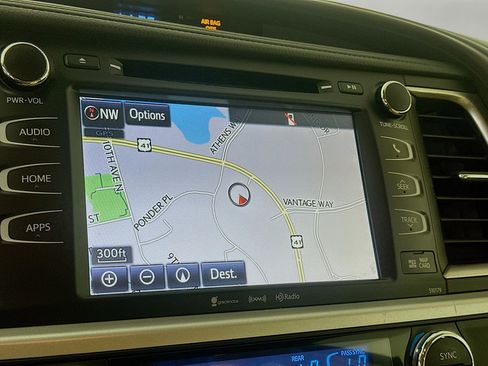 Used 2017 Toyota Highlander XLE FWD image 22