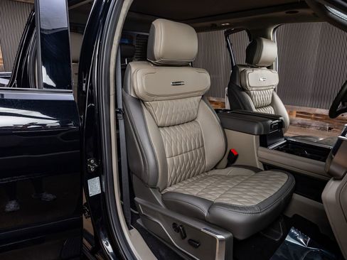 Used 2026 Ford F450 Platinum w/ Platinum Plus Package image 32