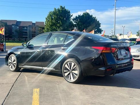Used 2019 Nissan Altima 2.5 SV FWD image 4