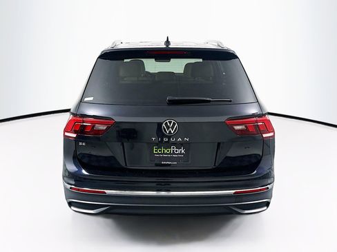 Used 2024 Volkswagen Tiguan SE w/ Panoramic Sunroof Package FWD image 9