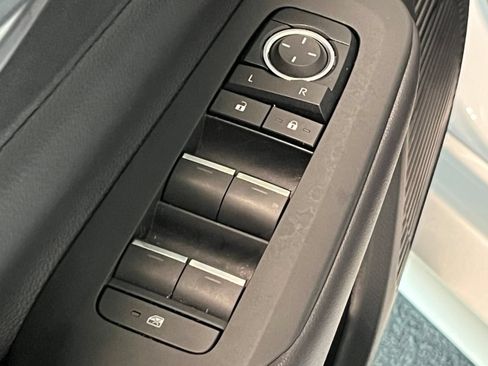 Used 2024 Toyota Prius Prime FWD image 37