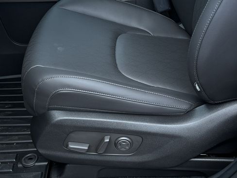 New 2026 Kia Carnival EX FWD image 19