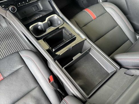 Certified 2024 Chevrolet Traverse RS w/ LPO, Floor Liner Package AWD/4WD image 22
