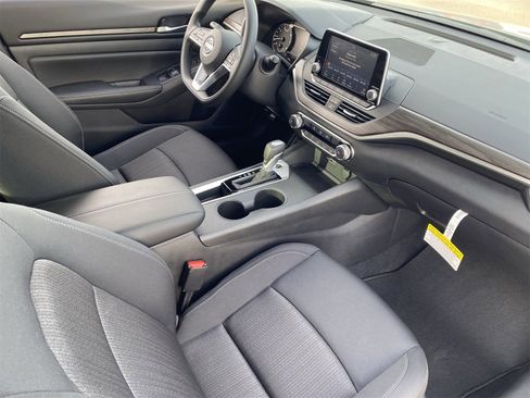 New 2025 Nissan Altima 2.5 SV image 13