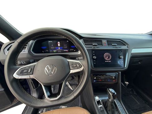 Used 2022 Volkswagen Tiguan SE AWD/4WD image 22