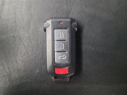 Used 2018 Mitsubishi Outlander GT image 32