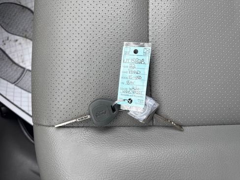 Used 2022 Ford E-450 and Econoline 450 Super Duty image 37