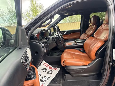 Used 2018 Lincoln Navigator Reserve w/ Technology Package image 11