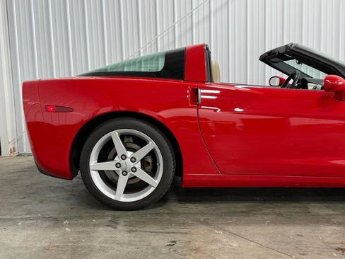 Used 2005 Chevrolet Corvette Coupe w/ 2LT w/ Preferred Equipment Group RWD image 20