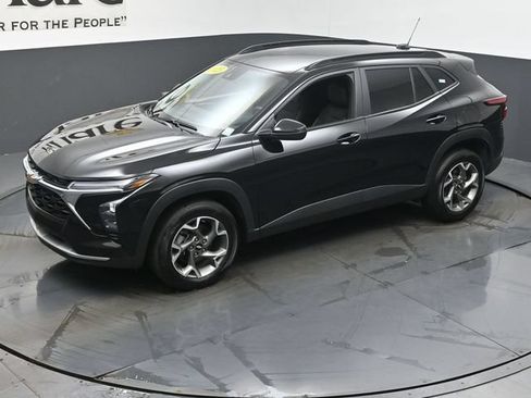 Used 2025 Chevrolet Trax LT FWD image 44