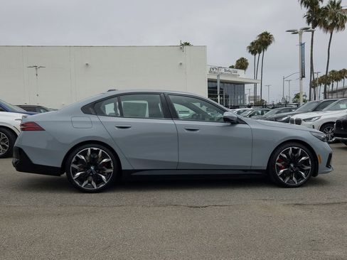New 2027 BMW 550e xDrive w/ Executive Package AWD/4WD image 4