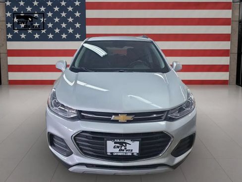 Used 2019 Chevrolet Trax LT w/ LT Convenience Package AWD/4WD image 2