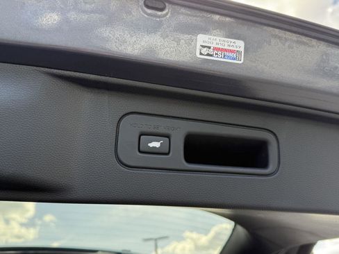 Certified 2025 Honda Pilot Touring image 10