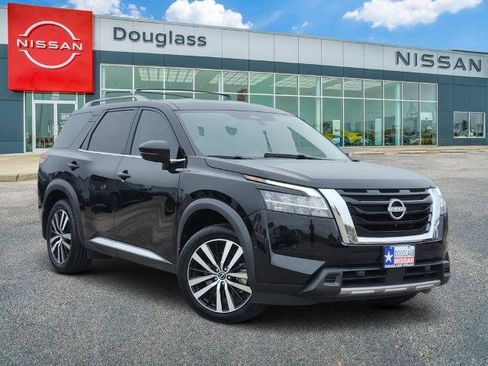 Certified 2024 Nissan Pathfinder Platinum w/ Cargo Package FWD image 1