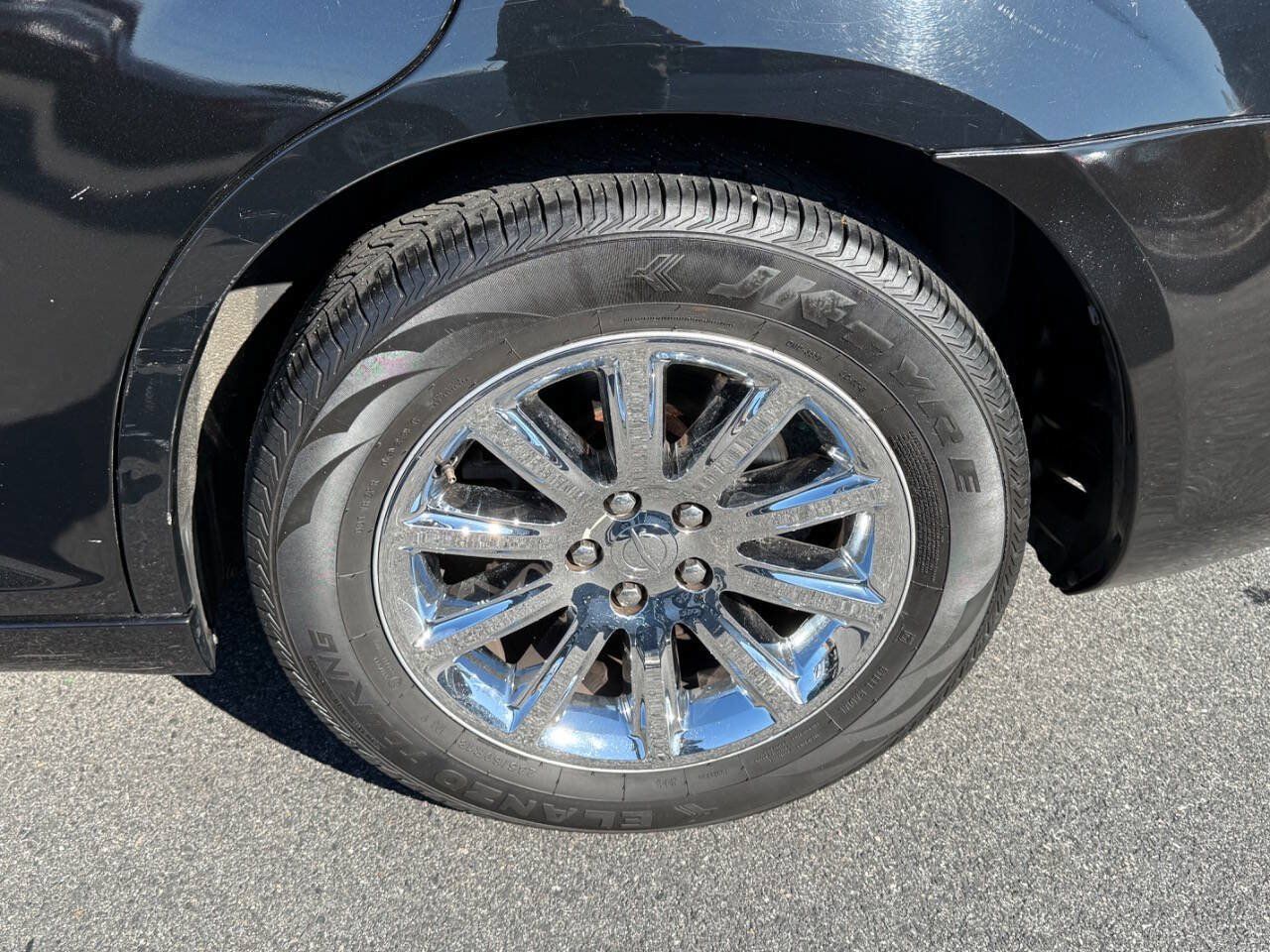 Used 2014 Chrysler 300 C RWD image 29
