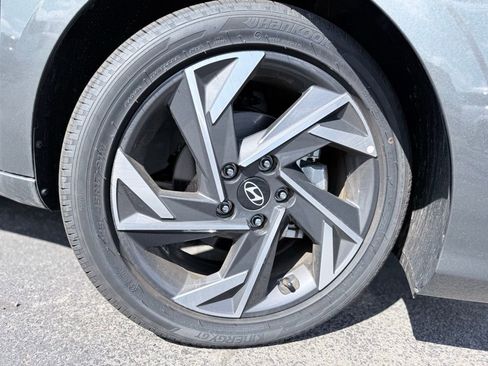 New 2025 Hyundai Elantra Limited image 38