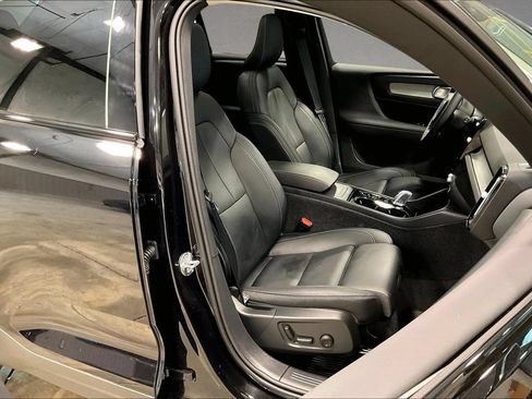 Certified 2026 Volvo XC40 B5 Plus w/ Protection Package Premier AWD/4WD image 29