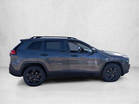 Used 2016 Jeep Cherokee Sport image 4