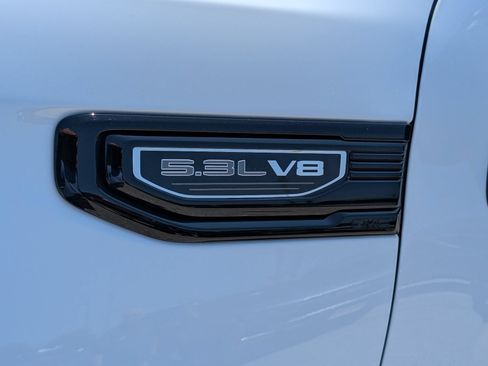Used 2024 GMC Sierra 1500 Elevation w/ X31 Off-Road Package AWD/4WD image 11