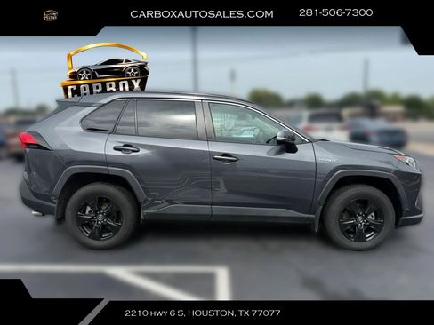 Used 2020 Toyota RAV4 XLE AWD/4WD image 6