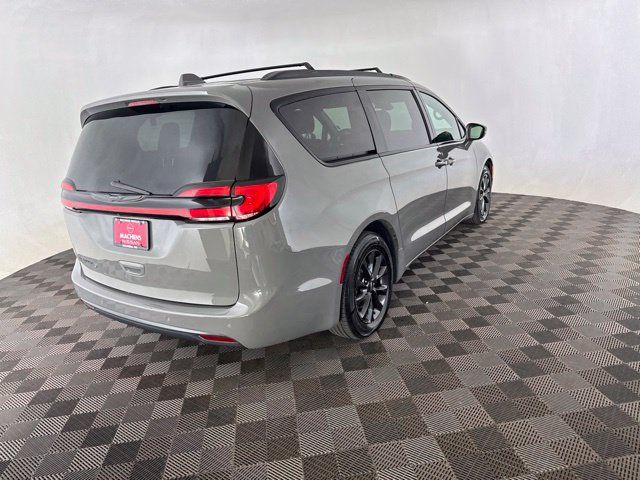 Used 2021 Chrysler Pacifica Touring w/ S Appearance Package FWD image 5