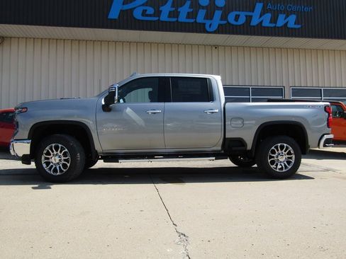 New 2026 Chevrolet Silverado 3500 LTZ w/ LTZ Convenience Package image 11