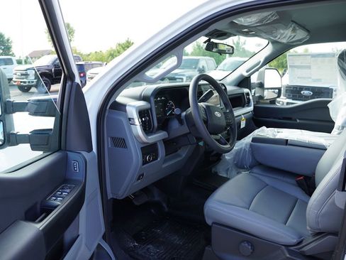 New 2026 Ford F250 XL w/ XL Chrome Package image 11