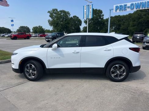 Used 2025 Chevrolet Blazer LT FWD image 3