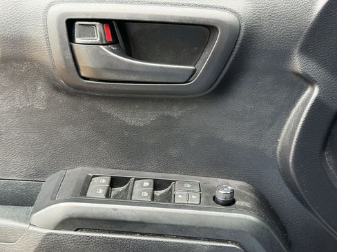 Used 2020 Toyota Tacoma SR w/ SR Convenience Package RWD image 22