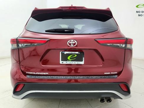 Used 2022 Toyota Highlander XSE AWD/4WD image 5