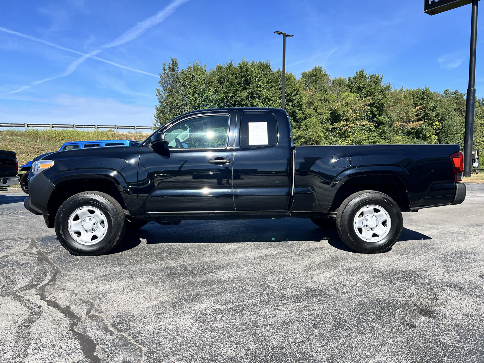 Used 2021 Toyota Tacoma SR AWD/4WD image 5