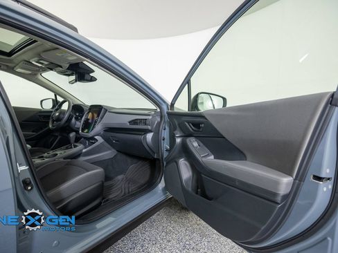 Used 2025 Subaru Crosstrek 2.5i Premium AWD/4WD image 37
