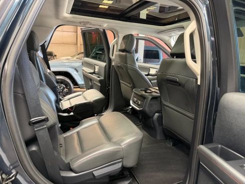 Used 2025 Ford Expedition Active AWD/4WD image 31