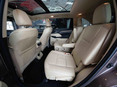 Used 2018 Toyota Highlander Limited Platinum w/ Protection Package #3 image 23