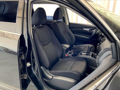 Used 2017 Nissan Rogue SV FWD image 16