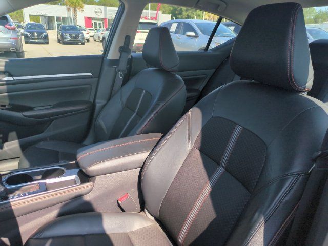 Used 2025 Nissan Altima 2.5 SR FWD image 14
