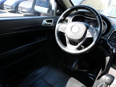 Used 2019 Jeep Grand Cherokee Altitude image 34