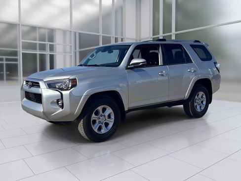 Used 2023 Toyota 4Runner SR5 Premium w/ Moonroof Package RWD image 2