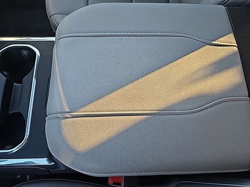 Used 2024 GMC Sierra 2500 SLT w/ SLT Premium Package image 28